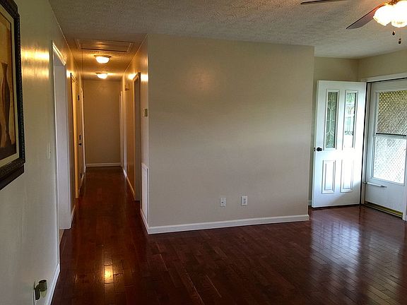 5th image of 424 Austin Cir