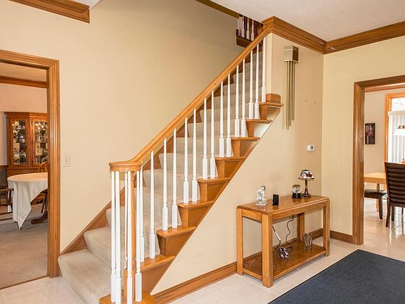 3rd image of 396 Windcroft Dr