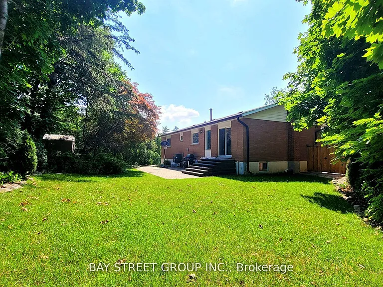 37 Sir Bodwin Pl #LOWER — Photo 12