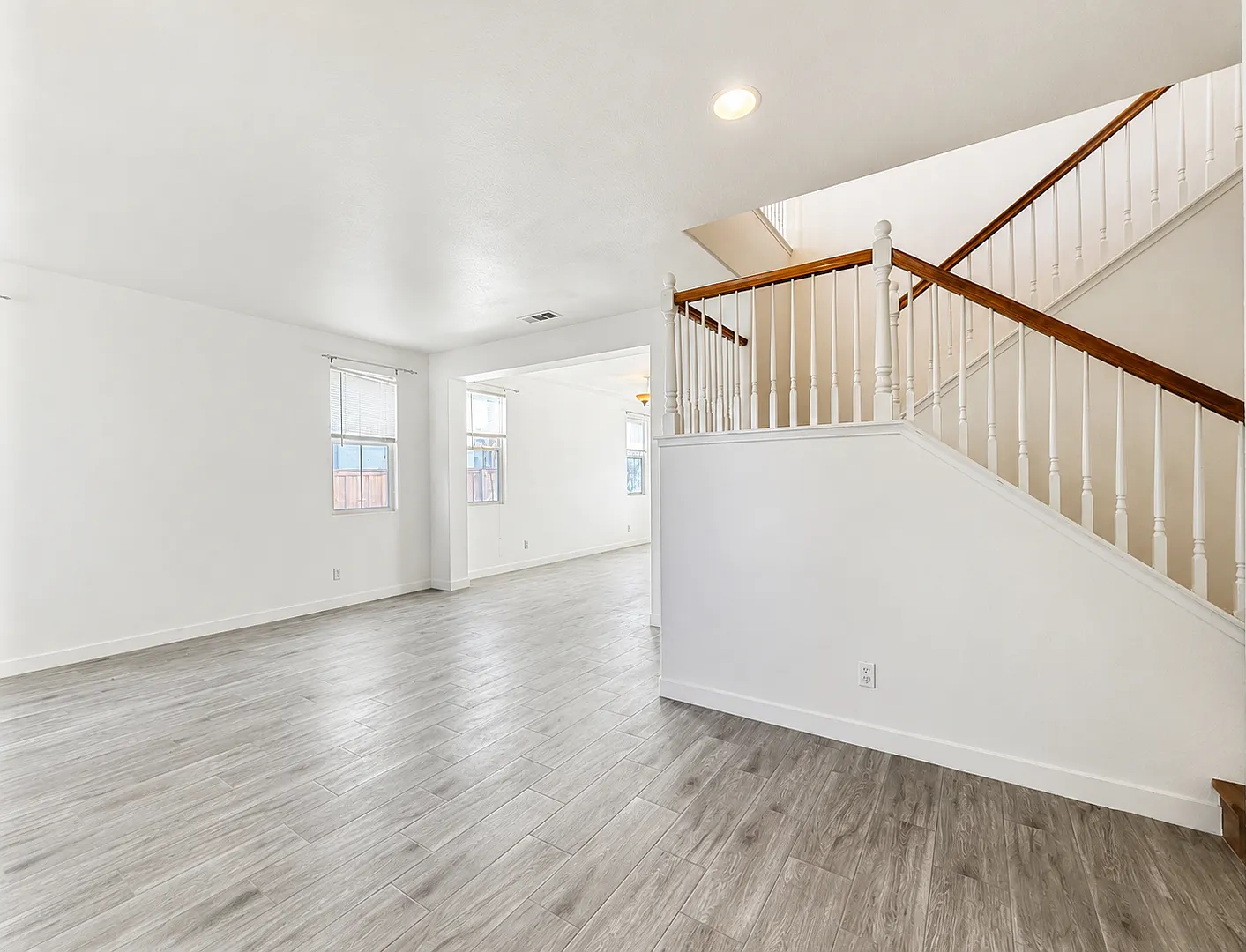 Beautifully Updated 5 Bedroom House with 3 Car Garage For Rent — Photo 3