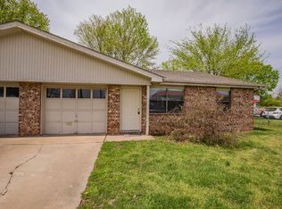 1402 SW D St, Bentonville, AR 72712