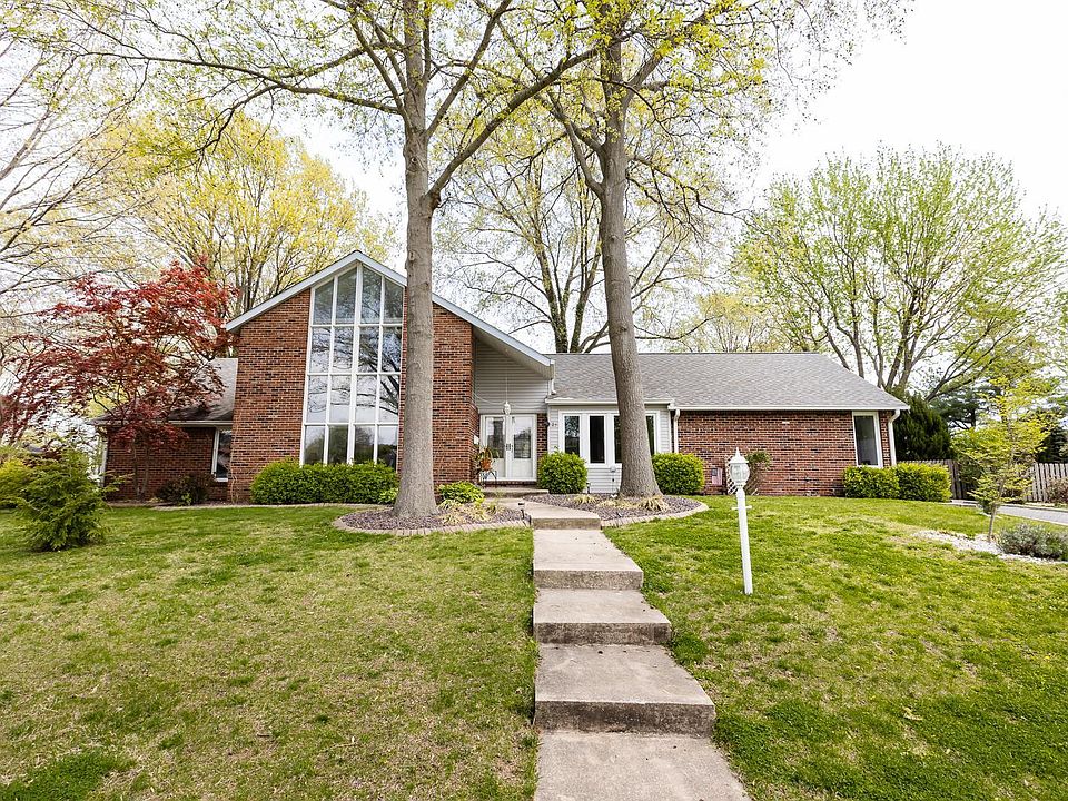 1st image of 27 Ravenwood Cir