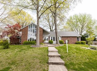 27 Ravenwood Cir, O'Fallon, IL 62269