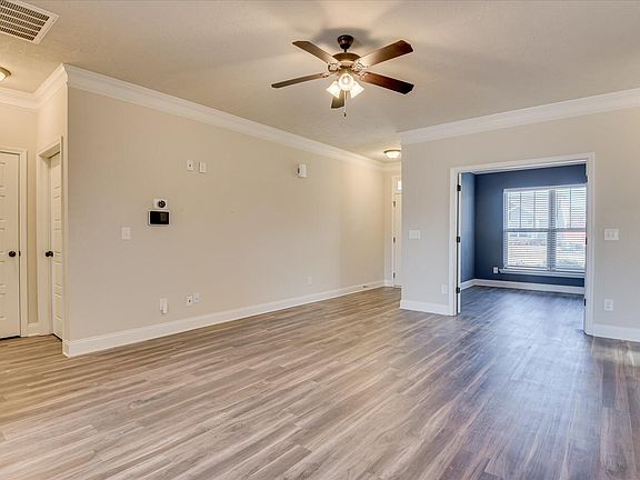 4th image of 207 Almond Dr