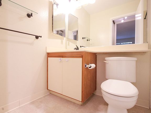 4th image of 1323 Pebble Ct