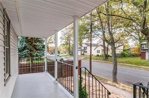 4th image of 419 Rushmore Ave