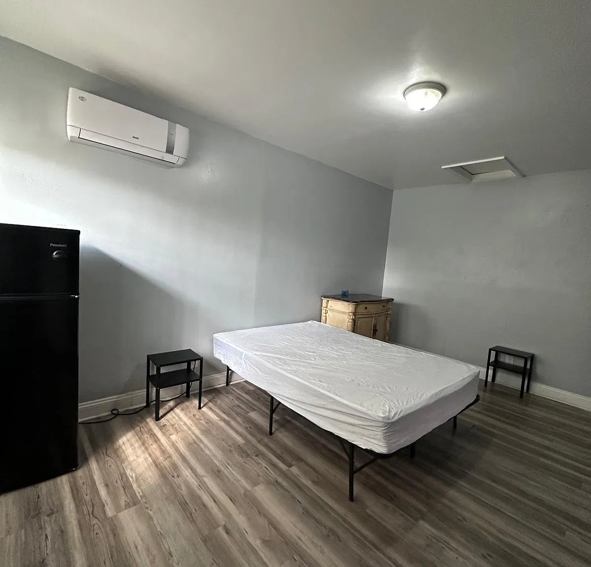 5 bed, 2500 sqft, $850 — Photo 2