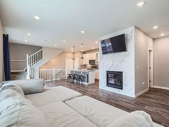 3rd image of 235 W Jamison Ct