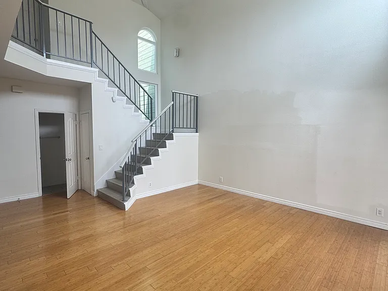 14726 Tupper St — Photo 17