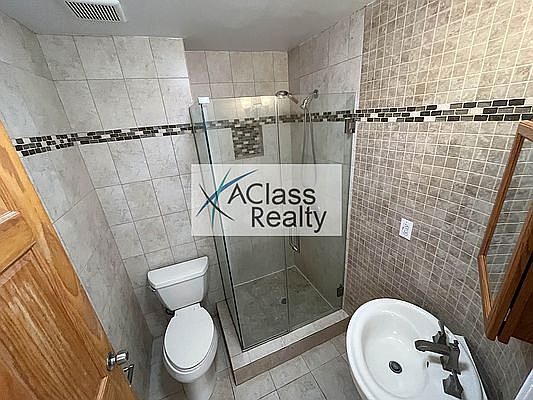 5th image of 22-04 36th St #2R