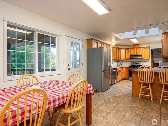 5th image of 202 Redwing Road