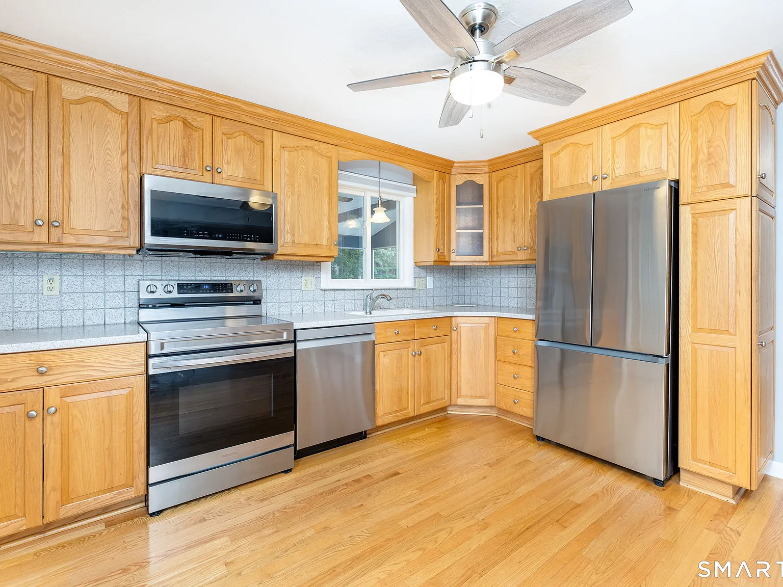4 bed, 2.0 bath, 1373 sqft, $3,450 — Photo 2