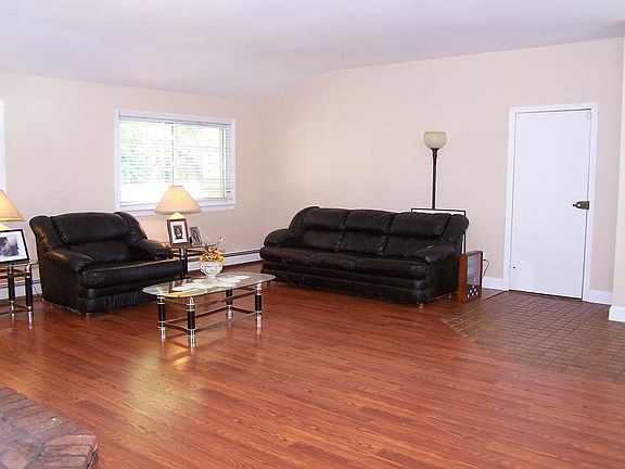 3rd image of 37 Felway Dr