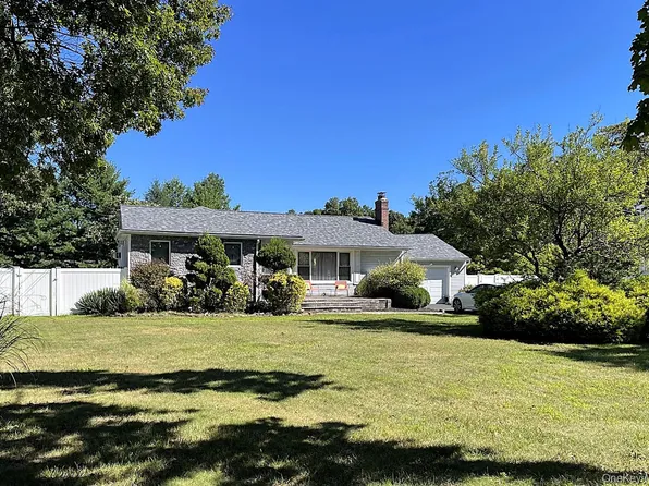 79 Fulton Boulevard, Commack, NY 11725
