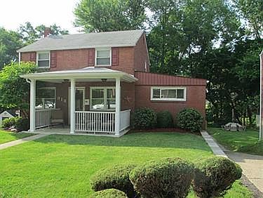 4th image of 318 Macfarlane Dr