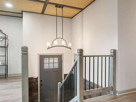 4th image of 250 Comanche St