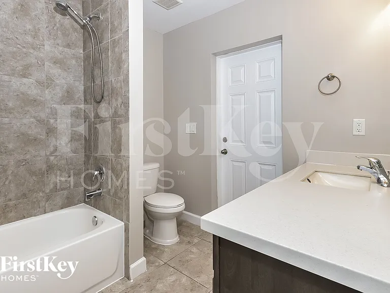 1061 SW Dubois Ave — Photo 14