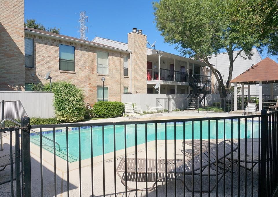 1st image of 2110 Wilcrest Dr APT 118
