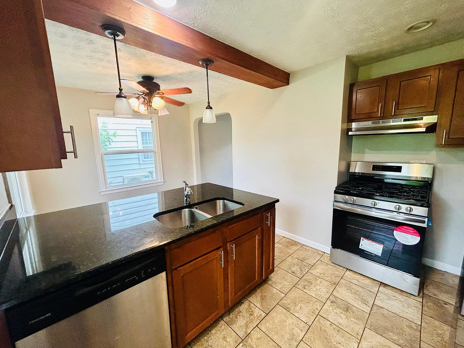4 bed, 1306 sqft, $1,545 — Photo 4