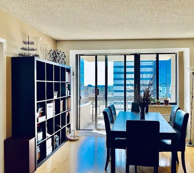 3 bed, 1377 sqft, $5,800 — Photo 3