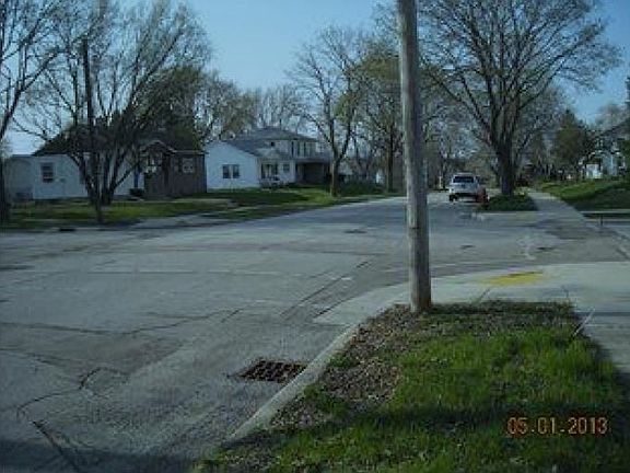2nd image of 4000 S Alexander Ave