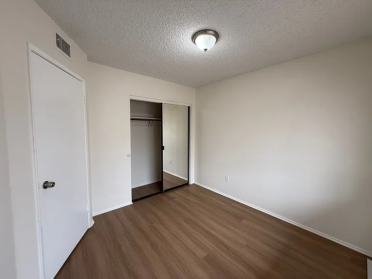541 Ivy St — Photo 9