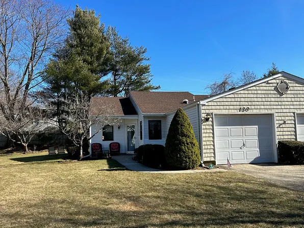 120 Knolls Dr, Stony Brook, NY 11790