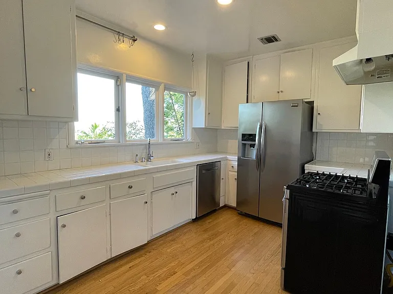 6216 Temple Hill Dr — Photo 9