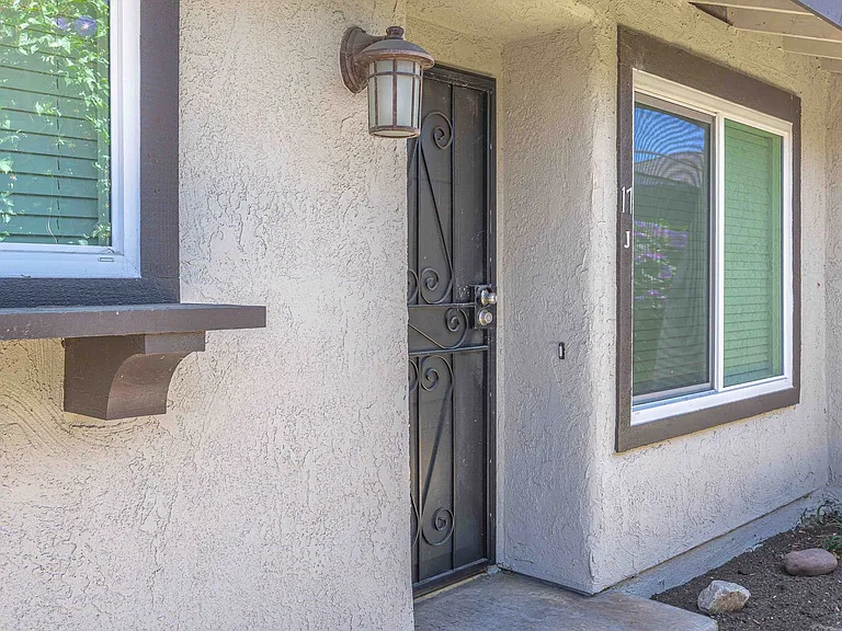10419 Hayford St — Photo 2