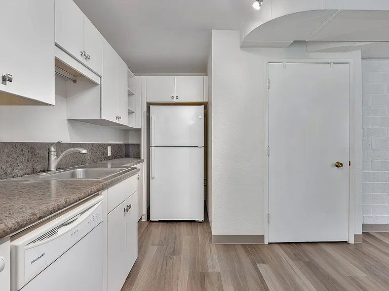 1 Bed 1 Bath in Prime NW District! — Photo 6