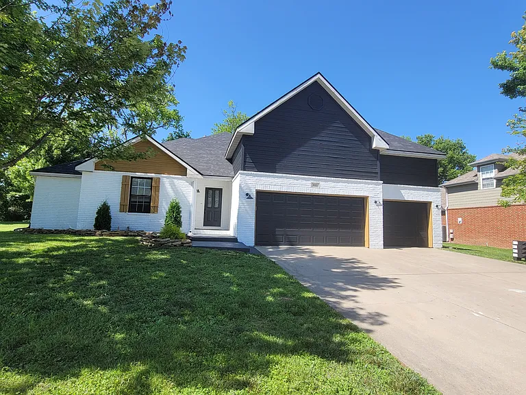 835 E Country Ridge St — Photo 1