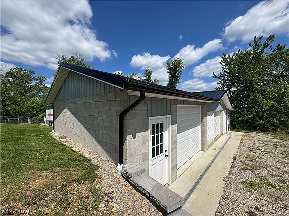 5th image of 54837 High Ridge Rd