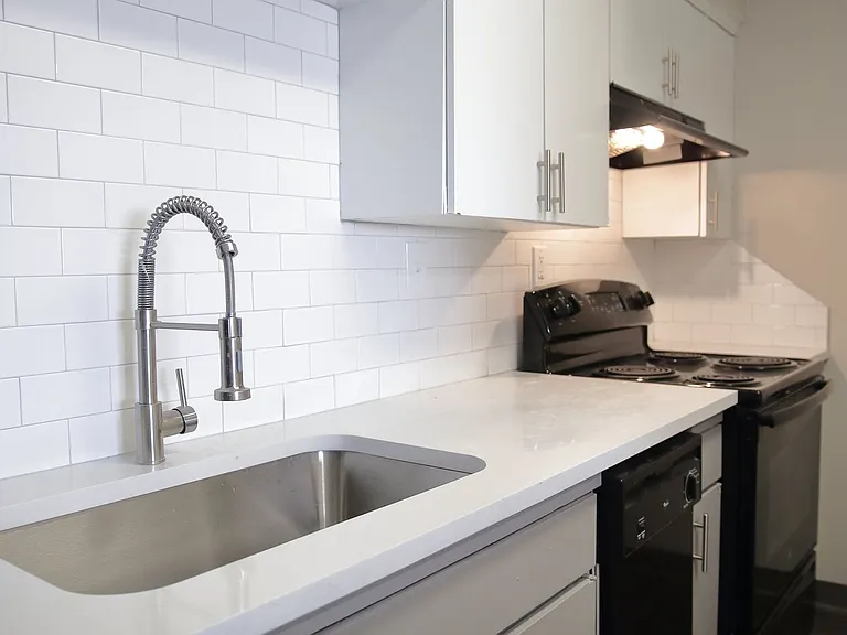 The Regency Apartments — Photo 112