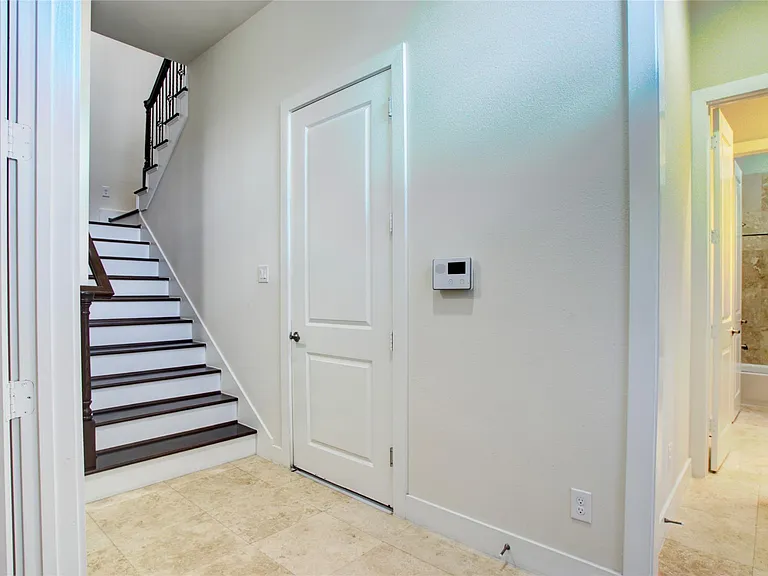 48 N Hutcheson St — Photo 2
