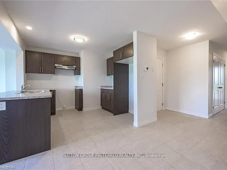 375 Kennington Way — Photo 8