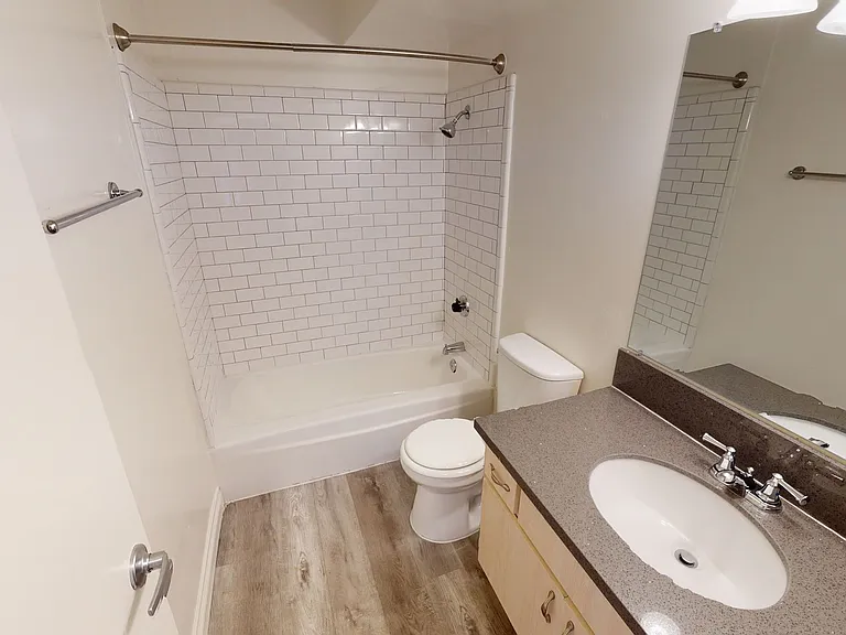 Collins Apts..Gorgeous Newly Remodeled Spacious Units Available..Great Location! — Photo 11