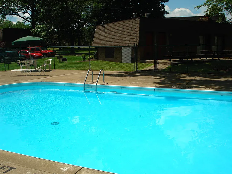 Peppertree Apartments — Photo 8