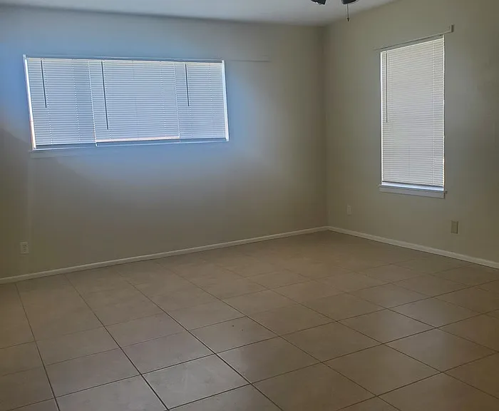 2417 N Parkwood Dr — Photo 9
