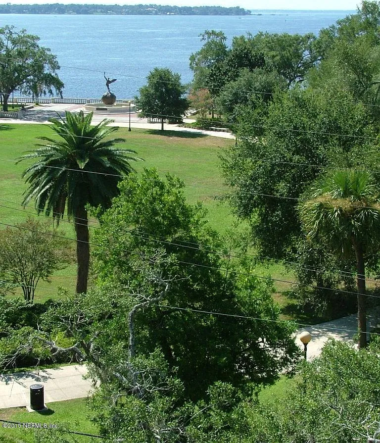 2 bed, 2.0 bath, 1048 sqft, $2,195 — Photo 3
