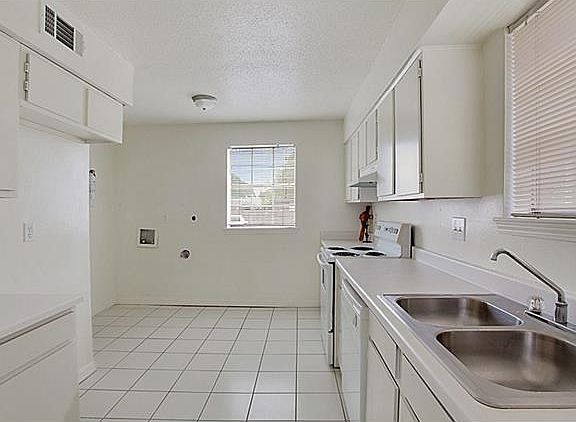 5th image of 2310 Caswell Ln