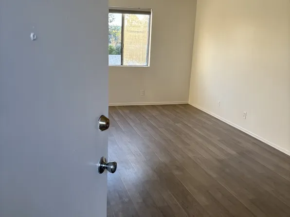 13812 Vanowen St APT 105, Van Nuys, CA 91405