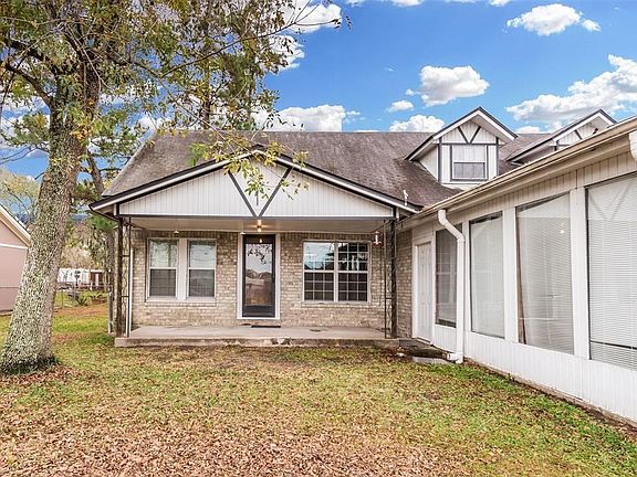 Large Front patio and fenced in front yard.