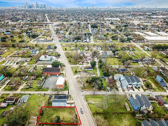 Close proximity to downtown.