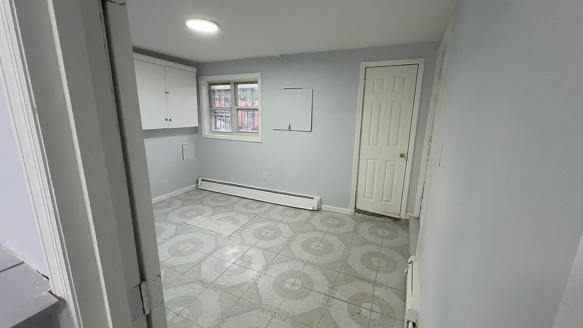 Building Photo - 1314 Blake Ave #1
