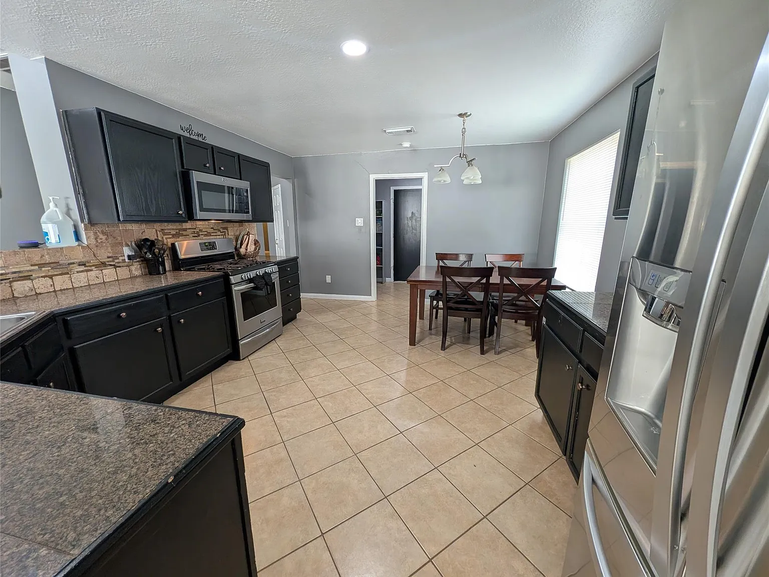 4 bed, 2.0 bath, 1890 sqft, $2,100 — Photo 3