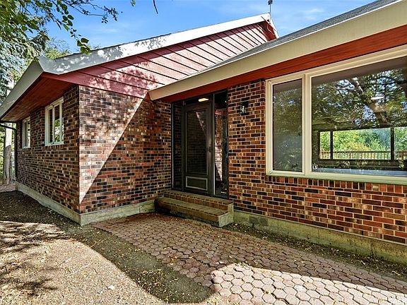 2nd image of 316 3RD AVENUE