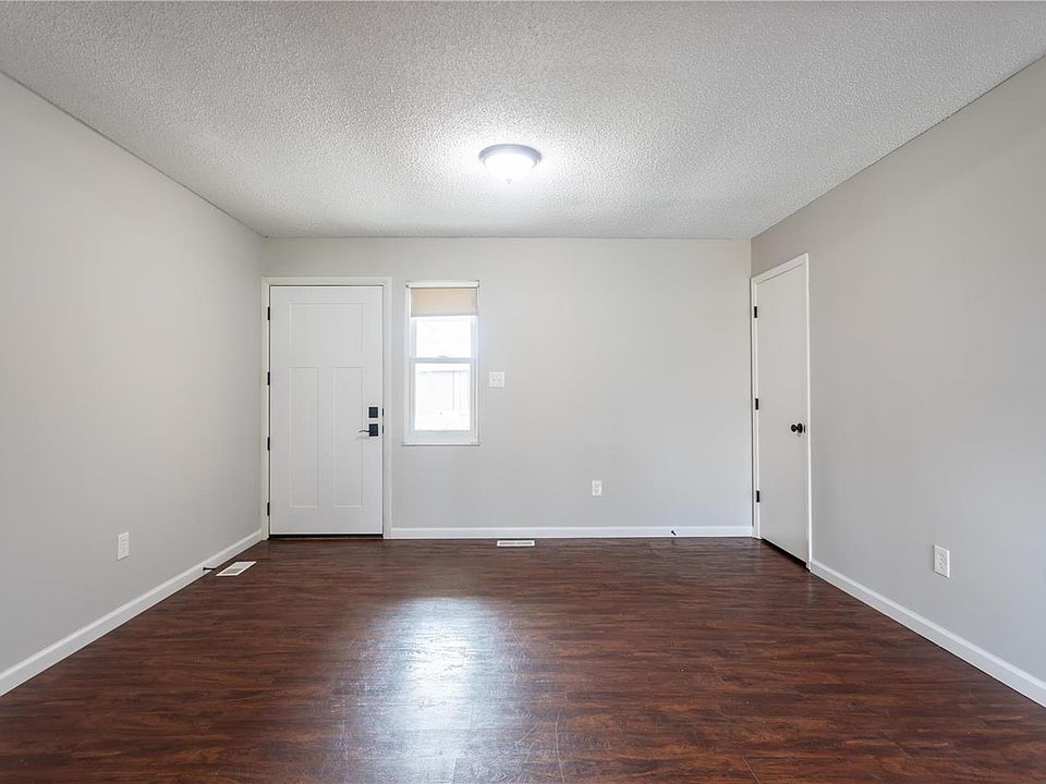 MIN★ 12471 Marine Ave, Maryland Heights, MO 63043 | Zillow