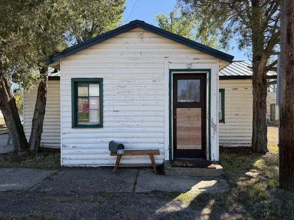 310 W Wilson St, Broadus, MT 59317