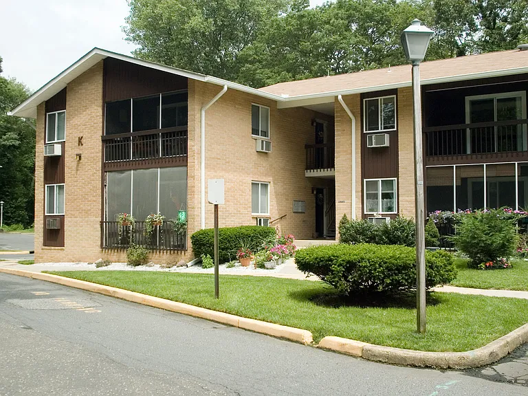 Royal Court Apartments — Photo 9