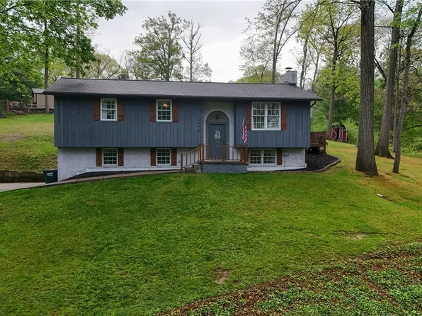 2490 Oak Tree Dr NW, Dover, OH 44622